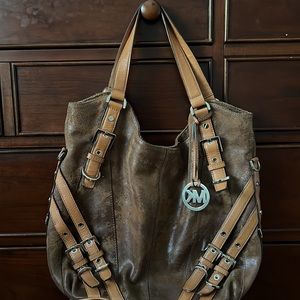 COPY - Michael Kors brown bucket bag 
Purse 
Good condition.